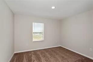 36675 Thornhedge Dr, Zephyrhills, FL 33541 - Photo 18