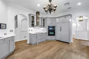 651 Saxony Blvd, Saint Petersburg, FL 33716 - Photo 2