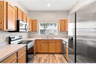 9904 Venetian River Way, Tampa, FL 33619 - Photo 4