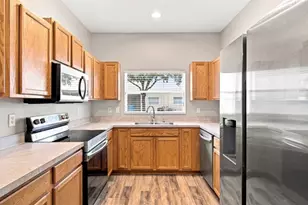 9904 Venetian River Way, Tampa, FL 33619 - Photo 4