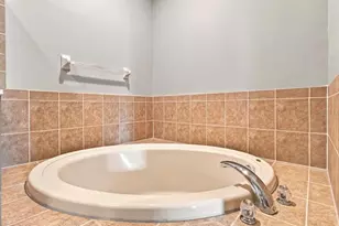 9904 Venetian River Way, Tampa, FL 33619 - Photo 38