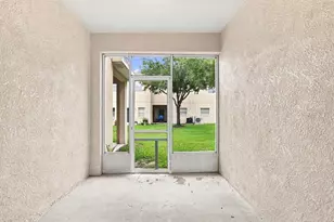 9904 Venetian River Way, Tampa, FL 33619 - Photo 50