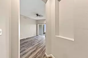9904 Venetian River Way, Tampa, FL 33619 - Photo 16