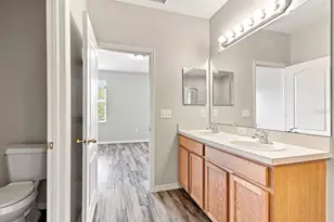 9904 Venetian River Way, Tampa, FL 33619 - Photo 40