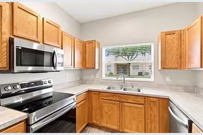 9904 Venetian River Way, Tampa, FL 33619 - Photo 6