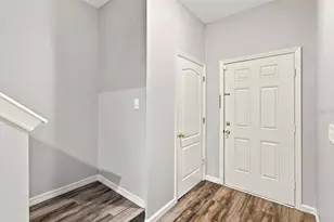 9904 Venetian River Way, Tampa, FL 33619 - Photo 12