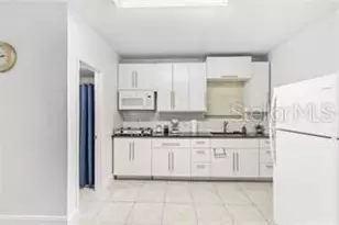8210 Westridge Dr, Tampa, FL 33615 - Photo 10