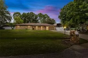 8210 Westridge Dr, Tampa, FL 33615 - Photo 8