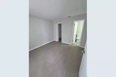 4704 Walden Circle #32, Orlando, FL 32811 - Photo 6