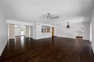 2121 W Farwell Dr, Tampa, FL 33603 - Photo 10