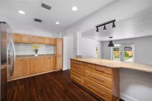 2121 W Farwell Dr, Tampa, FL 33603 - Photo 16