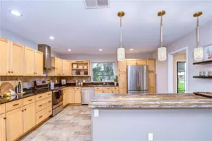 10113 Lindelaan Dr, Tampa, FL 33618 - Photo 12