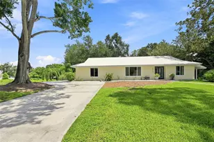 10113 Lindelaan Dr, Tampa, FL 33618 - Photo 1