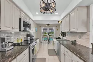 207 Amesbury Cir, Sun City Center, FL 33573 - Photo 18