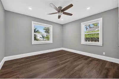 1020 49th Street S, Saint Petersburg, FL 33707 - Photo 14