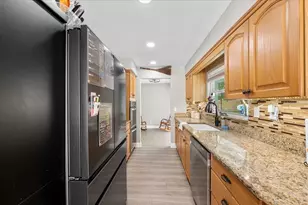490 E Lake Dr, Largo, FL 33771 - Photo 10