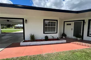 10909 W Elbow Dr, Tampa, FL 33612 - Photo 2
