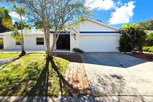 2529 Indigo Dr, Dunedin, FL 34698 - Photo 2