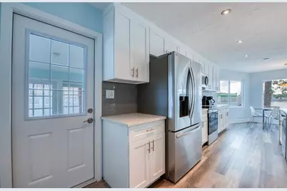 300 Bay Plz, Treasure Island, FL 33706 - Photo 24