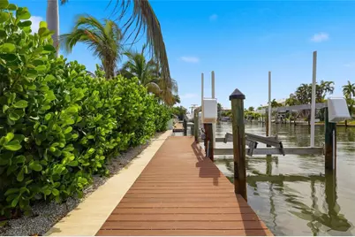 405 28th Street, Holmes Beach, FL 34217 - Photo 12