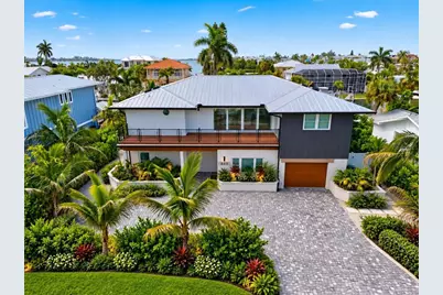 405 28th Street, Holmes Beach, FL 34217 - Photo 2