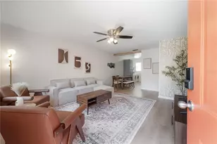 6910 S MacDill Ave, Tampa, FL 33611 - Photo 1