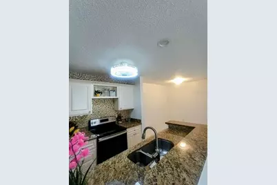 10024 Strafford Oak Court #807, Tampa, FL 33624 - Photo 8
