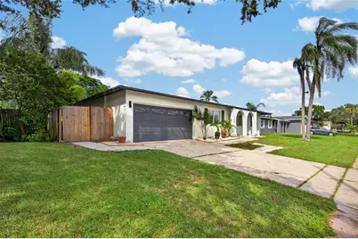 1689 Pennsylvania Avenue NE, Saint Petersburg, FL 33703 - Photo 2