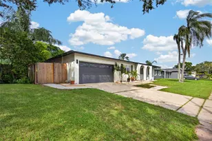 1689 Pennsylvania Ave NE, Saint Petersburg, FL 33703 - Photo 2