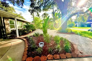 1557 Robinson Dr N, Saint Petersburg, FL 33710 - Photo 32