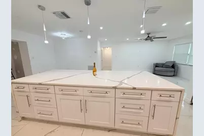 1557 Robinson Drive N, Saint Petersburg, FL 33710 - Photo 8