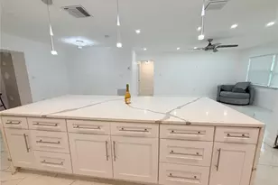 1557 Robinson Dr N, Saint Petersburg, FL 33710 - Photo 8