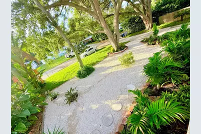 1557 Robinson Drive N, Saint Petersburg, FL 33710 - Photo 12