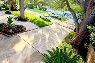 1557 Robinson Dr N, Saint Petersburg, FL 33710 - Photo 34