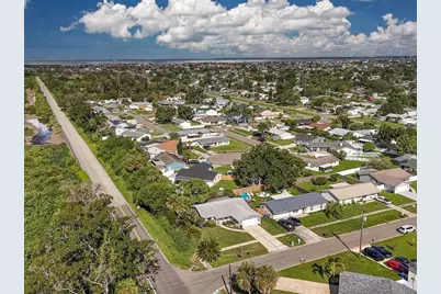 6002 Firefly Ln, Apollo Beach, FL 33572 - Photo 2