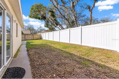 9620 N Connechusett Road, Tampa, FL 33617 - Photo 12
