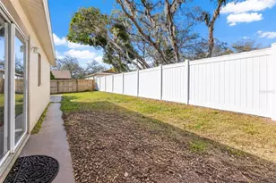 9620 N Connechusett Rd, Tampa, FL 33617 - Photo 12