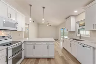3058 Hidden Hills Dr, Palm Harbor, FL 34683 - Photo 8