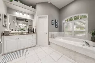 2105 Boot Lake Cir, Tampa, FL 33612 - Photo 14