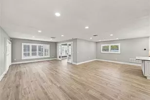 214 S Treasure Dr, Tampa, FL 33609 - Photo 8