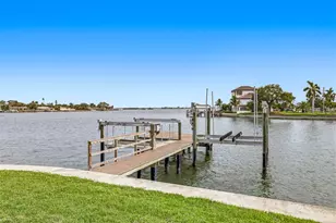 6503 Debbie Ln S, Saint Petersburg, FL 33707 - Photo 78