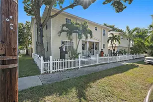 717 Dartmoor St N, Saint Petersburg, FL 33701 - Photo 1