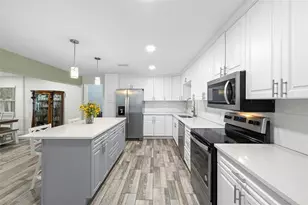 425 Wayfarer Ct, Tarpon Springs, FL 34689 - Photo 10