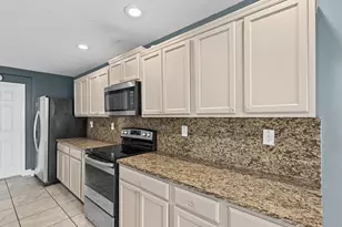 7335 Bridgeview Dr, Wesley Chapel, FL 33545 - Photo 16