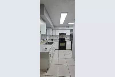 13929 Village View Drive, Tampa, FL 33624 - Photo 2