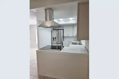 7126 Wrenwood Circle, Tampa, FL 33617 - Photo 8