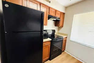 7525 Pitch Pine Cir, Tampa, FL 33617 - Photo 8
