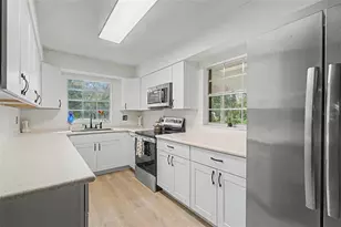 3621 Oakwood Dr, Wesley Chapel, FL 33543 - Photo 10