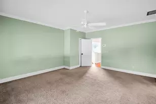 9723 Tiffany Oaks Ln, Tampa, FL 33612 - Photo 16