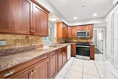 526 S Larry Circle, Brandon, FL 33511 - Photo 12
